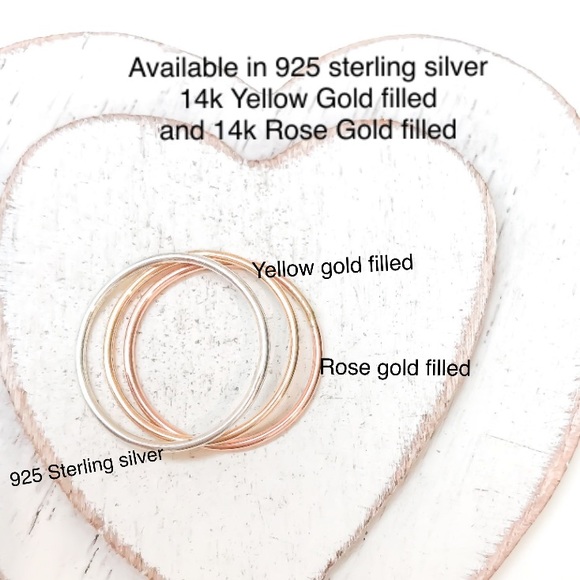 1mm- 925 sterling silver smooth ring band. Minimalist ring. Simple everyday ring - Picture 3 of 4